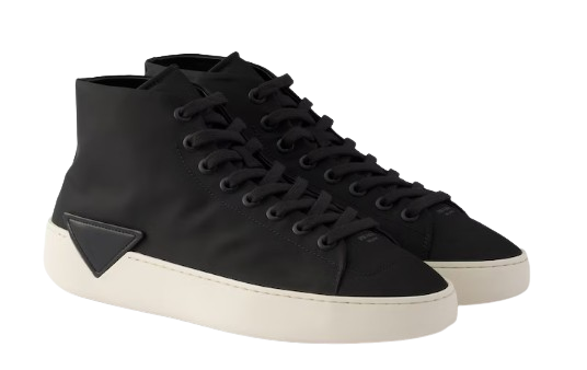 ブラック-Re-nylon-ハイトップ-スニーカー-PRADA-日本-removebg-preview