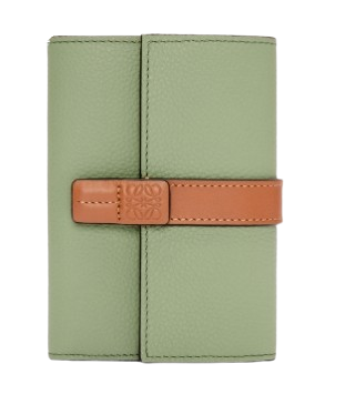 バーティカル_ウォレット_スモール_ソフトグレインカーフ_-removebg-preview